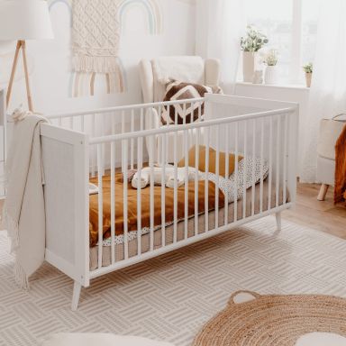 Lit bébé à barreaux en bois blanc effet cannage - LT7085